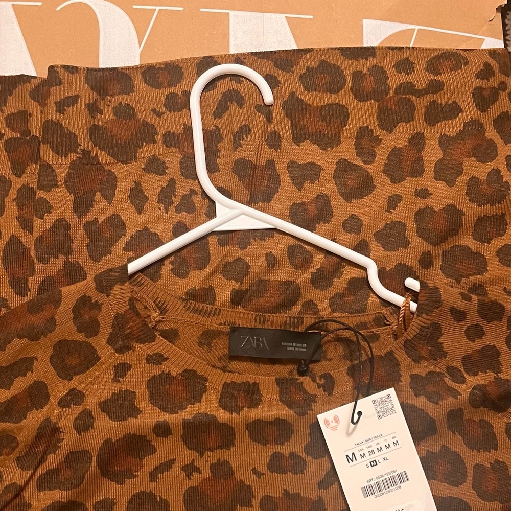 Zara Brand New Top Size M
Leopard Print Brown Top lightweight - Picture 5 of 5